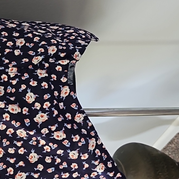 Gap Navy Blue Floral Print Button Down Slim Fit Short Sleeve Shirt - Picture 7 of 9